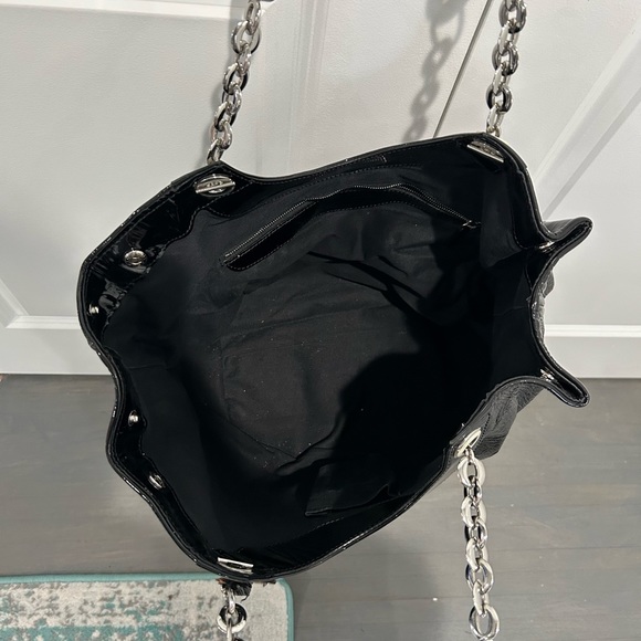 Authentic Oscar de la Renta pebble patent leather handbag with chain link straps - Picture 3 of 8